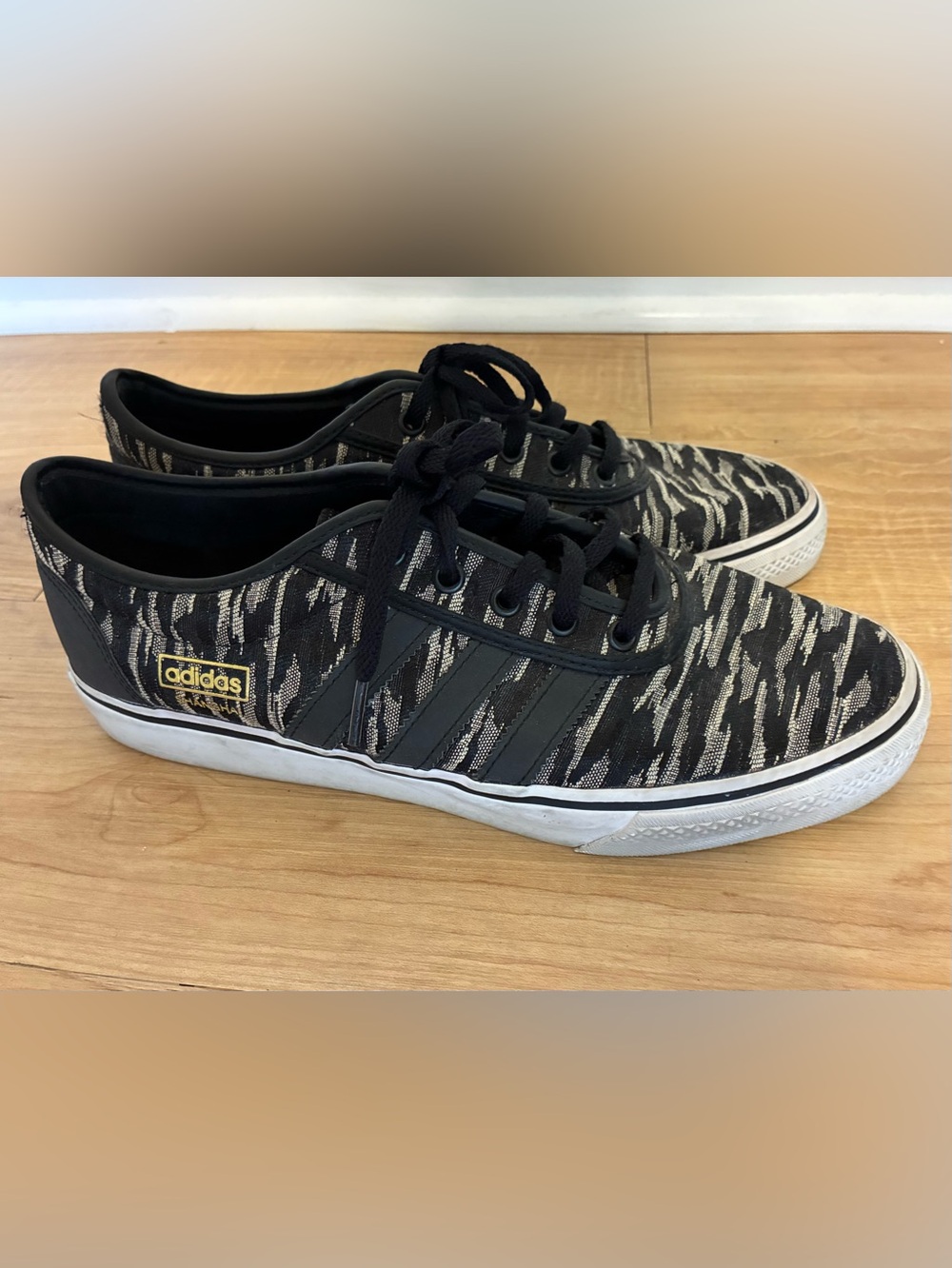 Adidas Shanghai Shoes Men’s 9.5